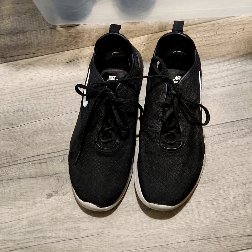 Nike Tennis Shoes